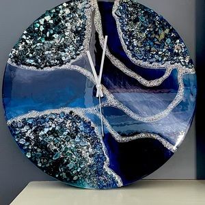 Beautiful Wooden Resin 18 in wall clock